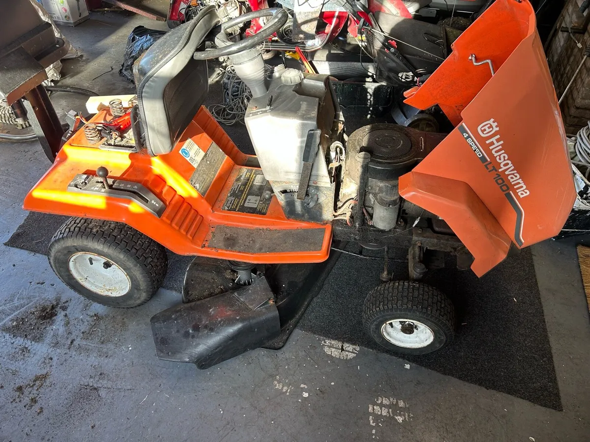 Husqvarna lt100 ride on lawnmower - Image 4