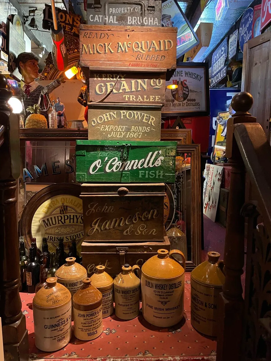 Irish pub memorabilia - Image 2