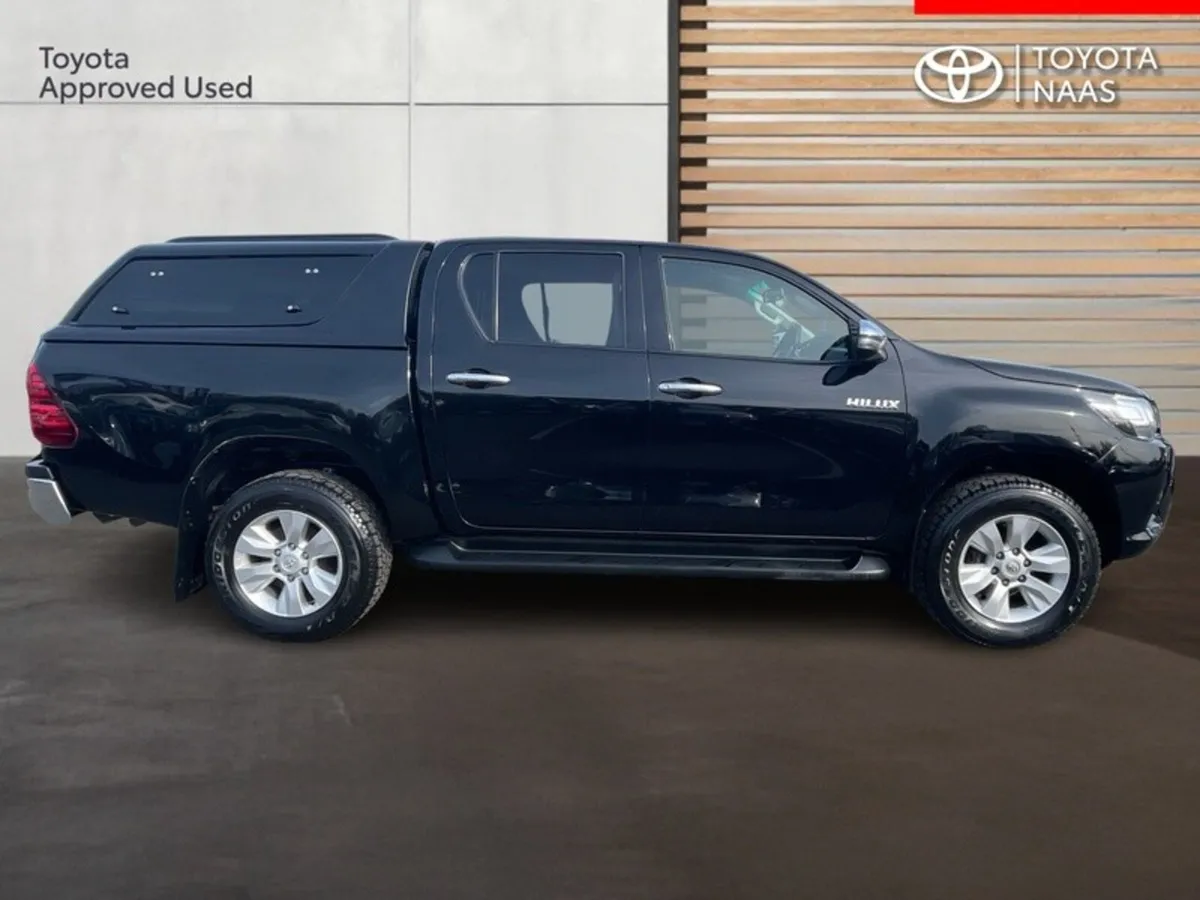 Toyota Hilux DOUBLE CAB SR5 AUTO 4DR - Image 3