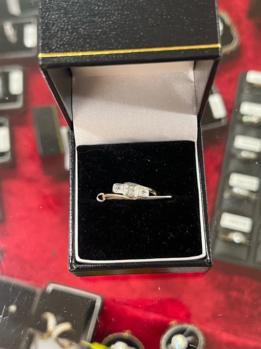 Vintage 9k gold and platinum ring with diamonds. - Image 1