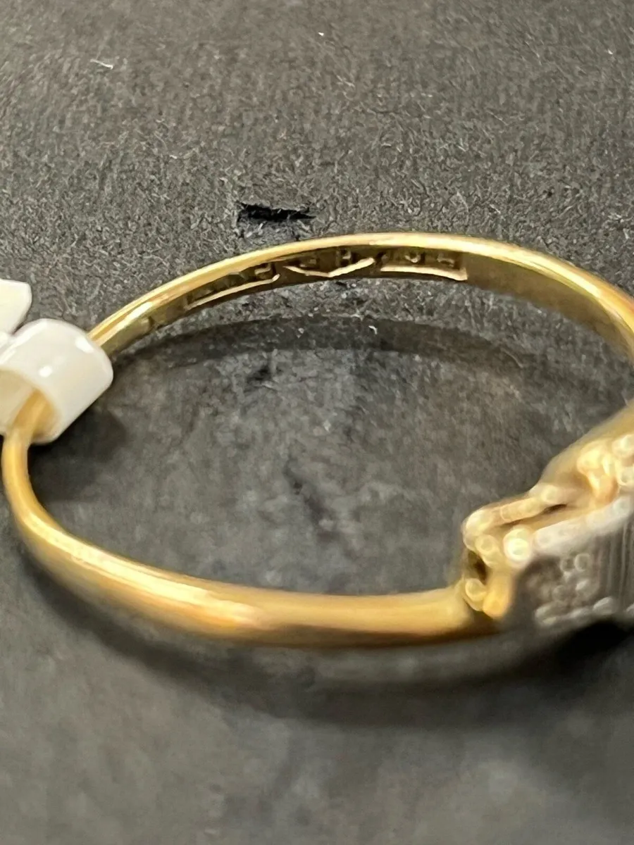 Vintage 9k gold and platinum ring with diamonds. - Image 4