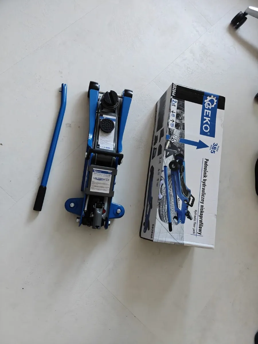 Lowered Hydraulic Professional 2.5T Jack with Rubb - Image 2