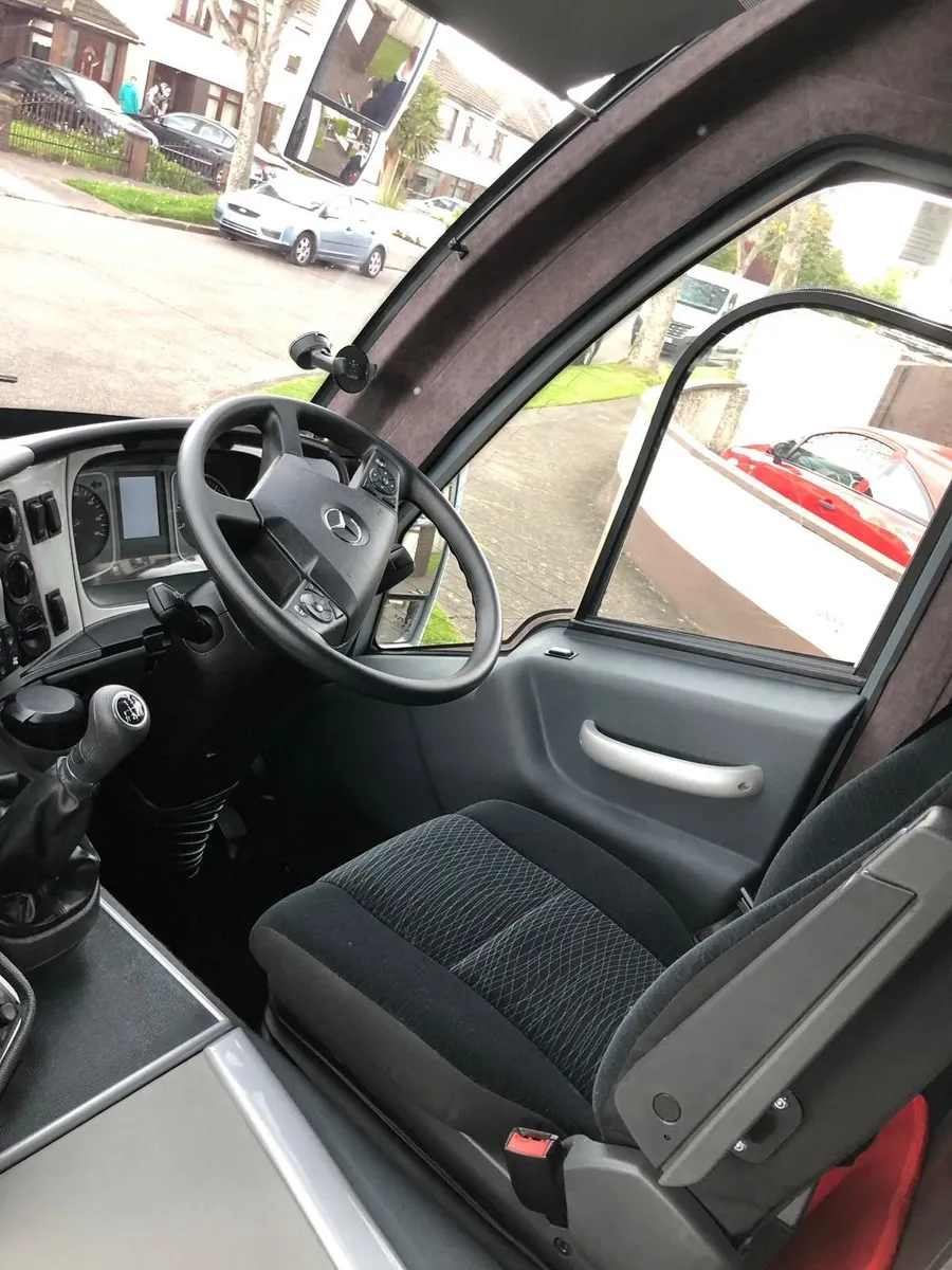 Mercedes Unvi Voyager - Image 3
