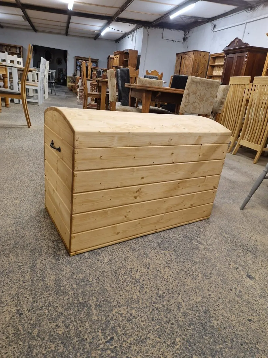 Reclaimed pine storage trunks, pine workshop - Image 1