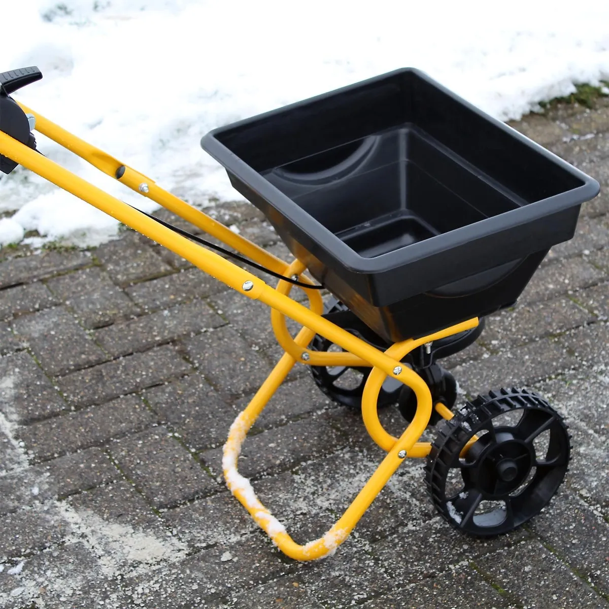 Push Broadcast Fertiliser Spreader - Image 2