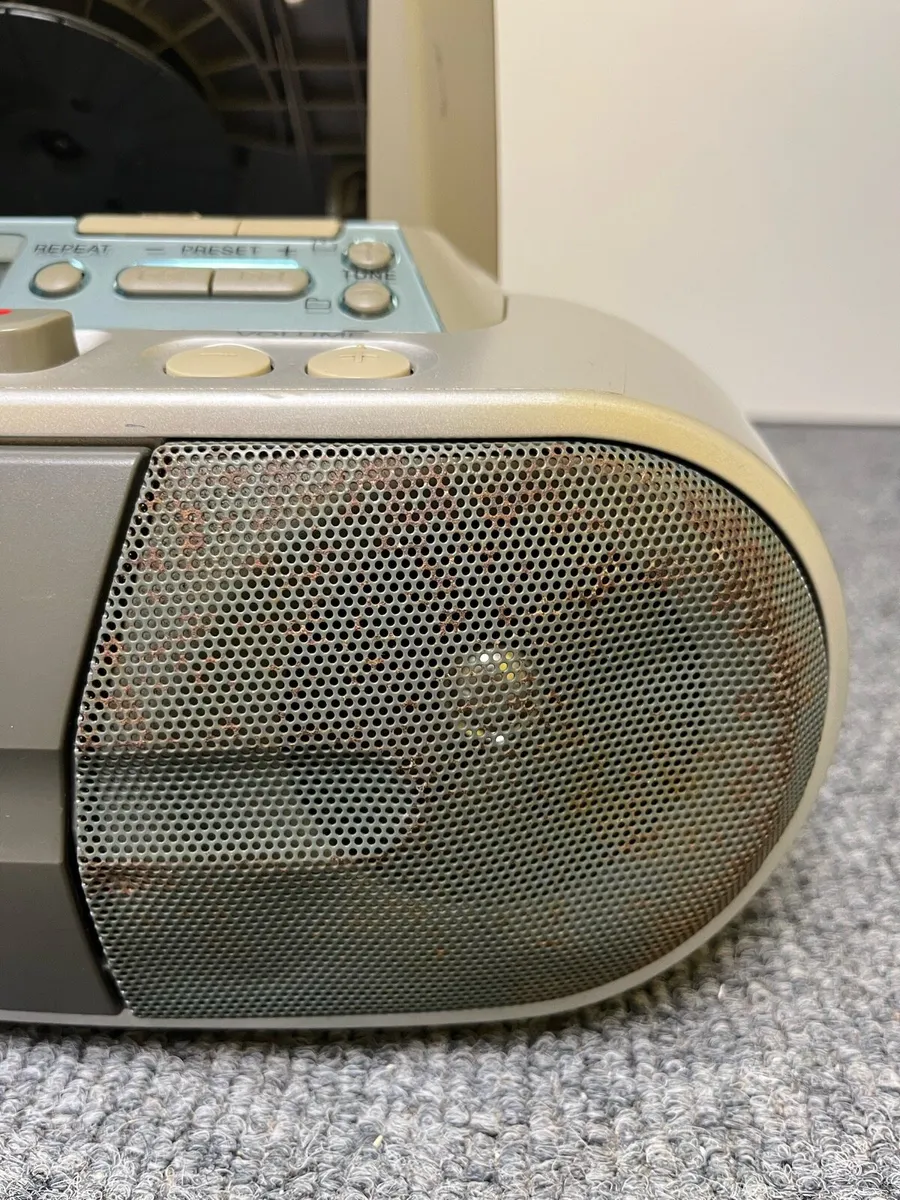 Sony CD Stereo - Image 3