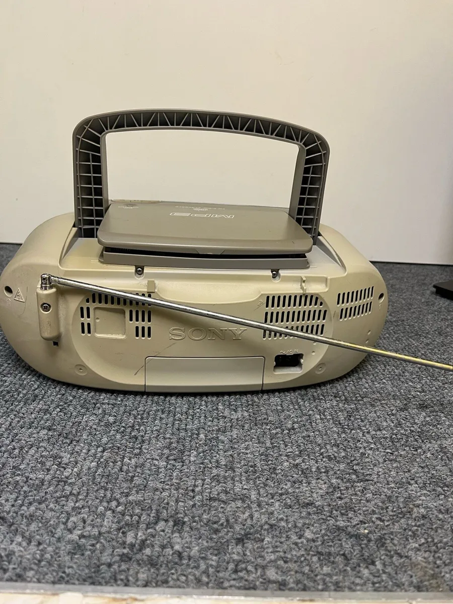 Sony CD Stereo - Image 4