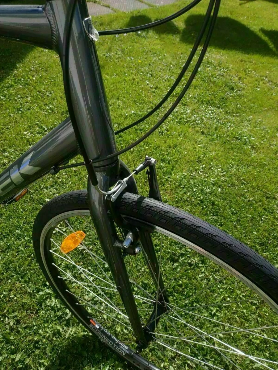 Trek hybrid XL gent's bicycle new. - Image 2