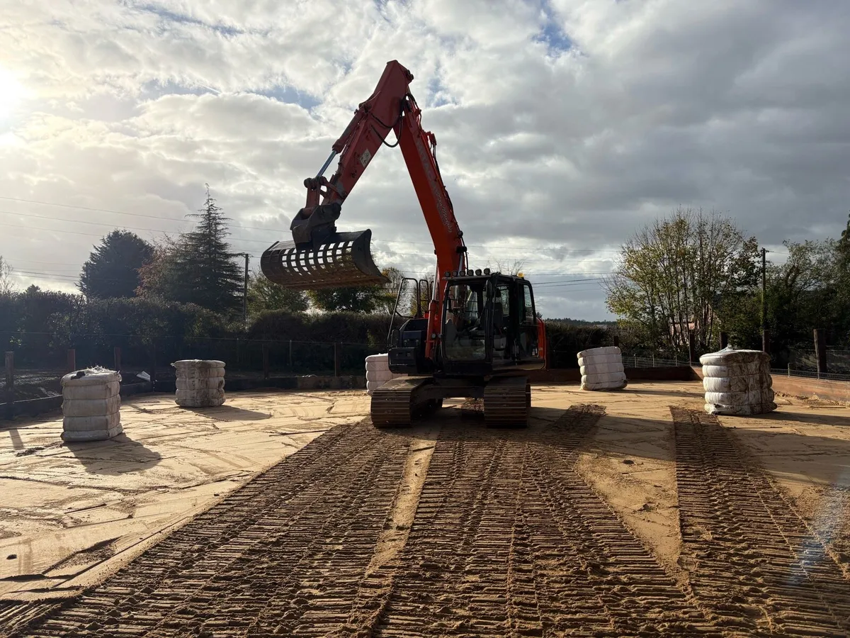 Sand arena/gallop construction - Image 3