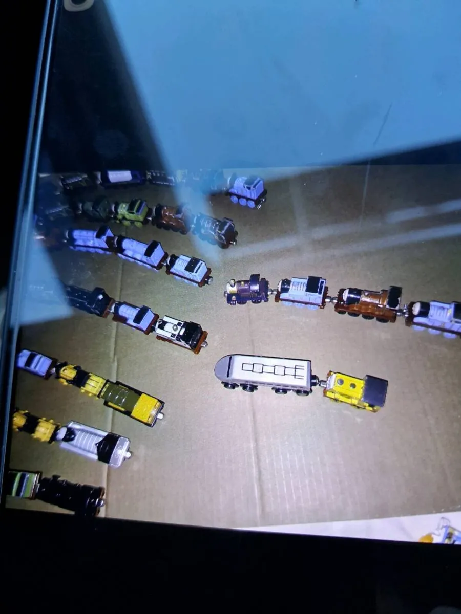 THOMAS AND FRENDS TRAINS - Image 3