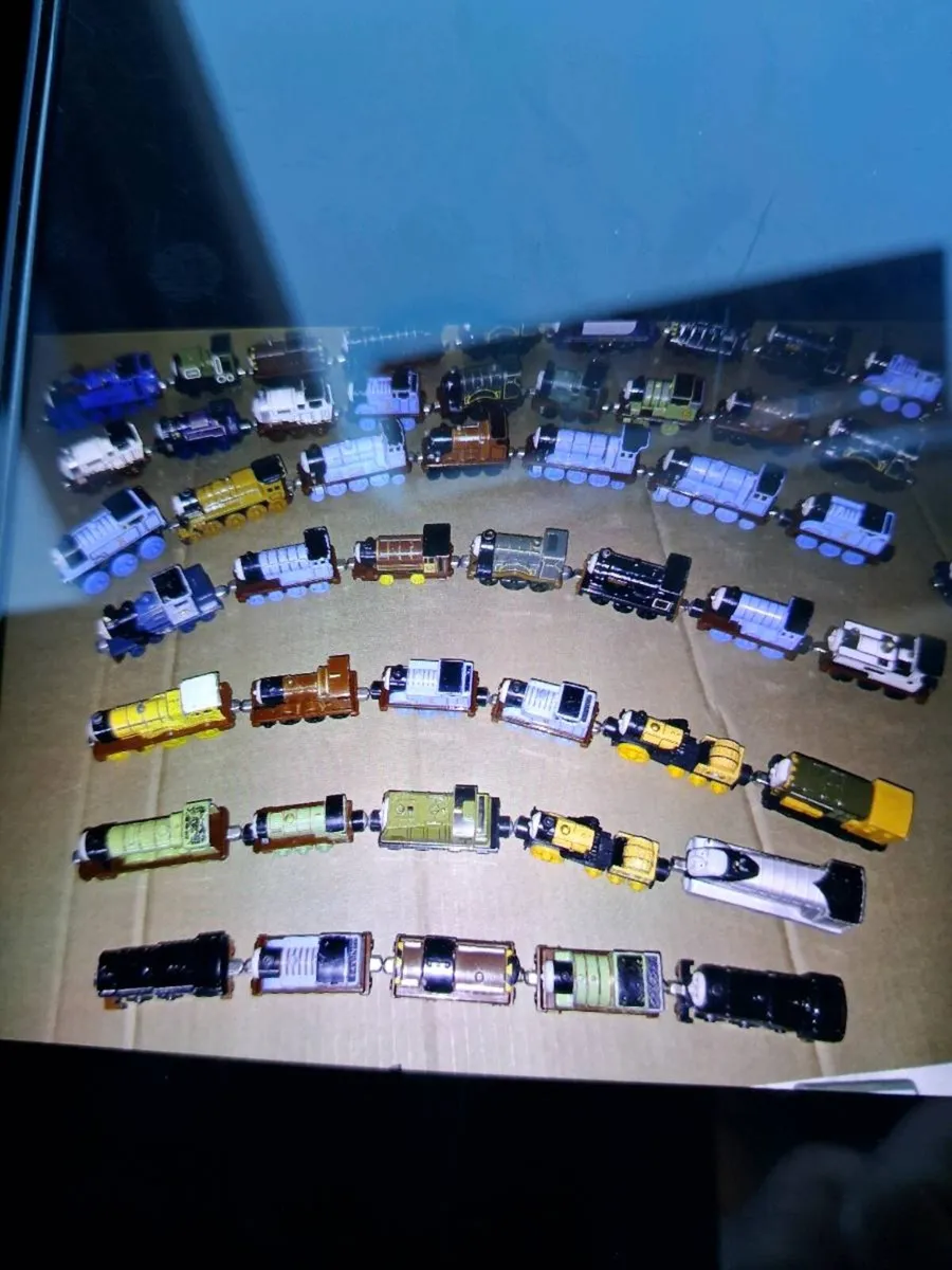 THOMAS AND FRENDS TRAINS - Image 4