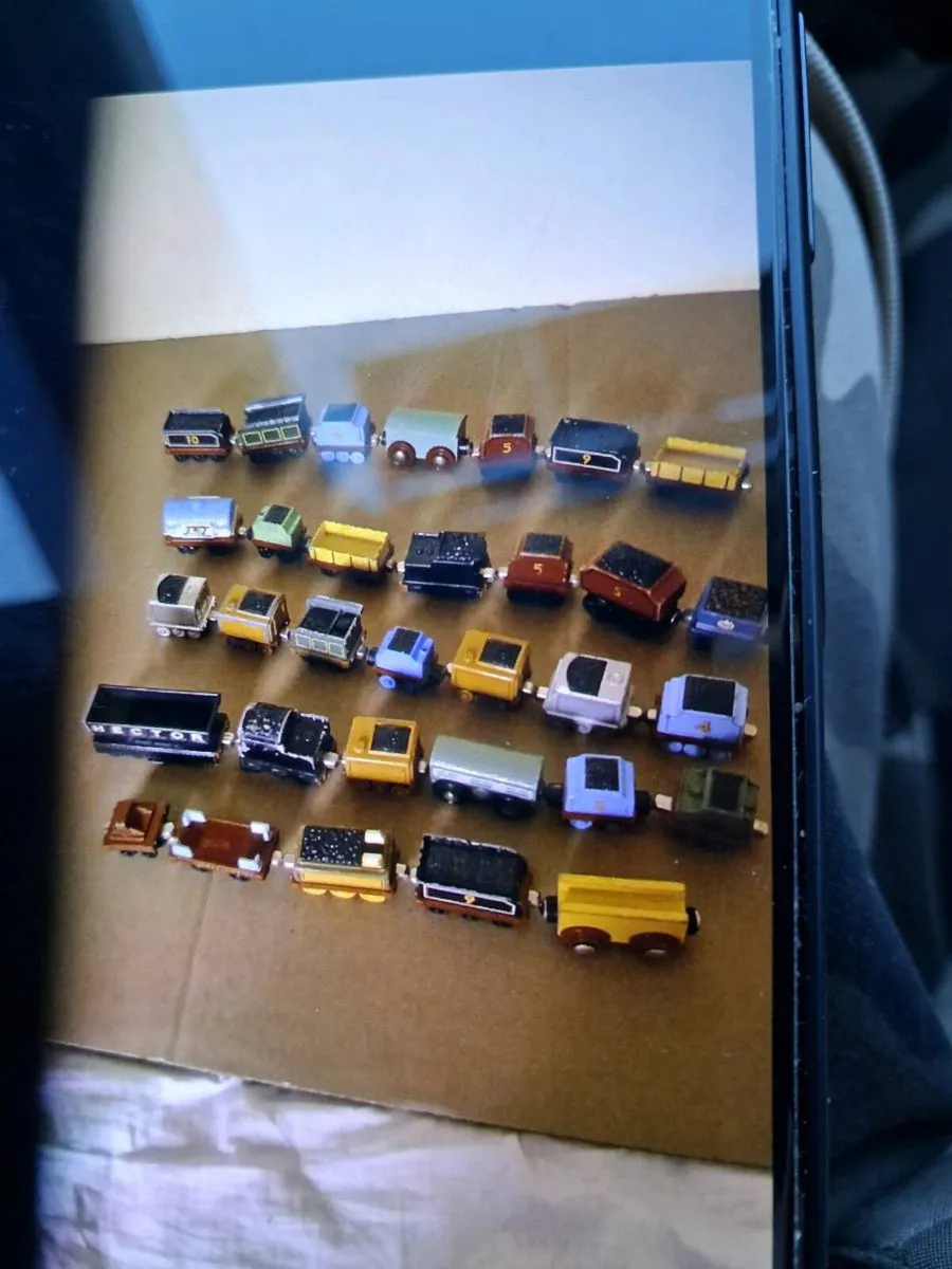 THOMAS AND FRENDS TRAINS - Image 1