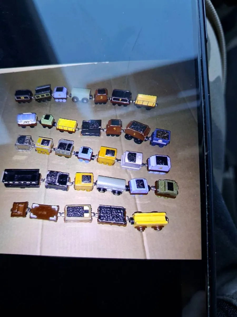 THOMAS AND FRENDS TRAINS - Image 2