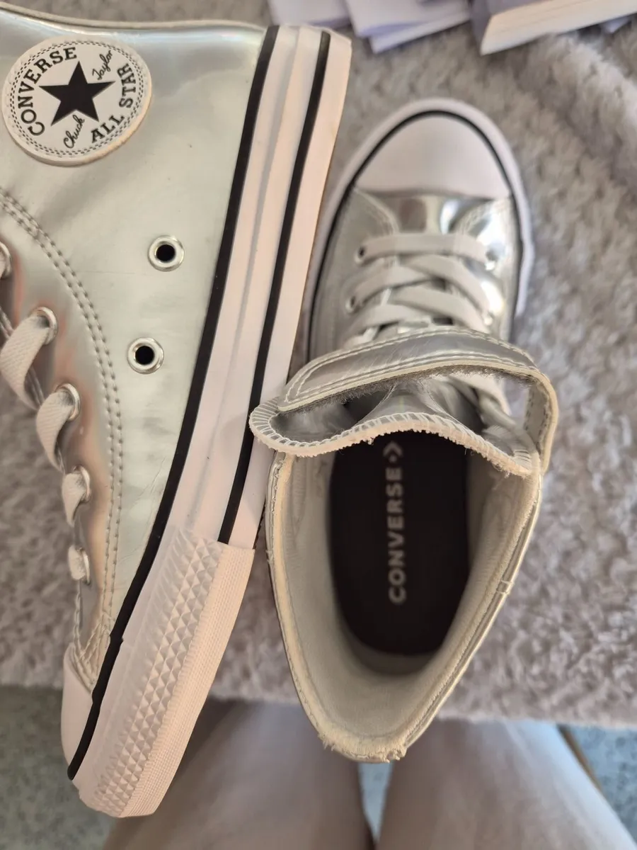 Converse - High Top - Never worn Kids Size 31 - Image 2