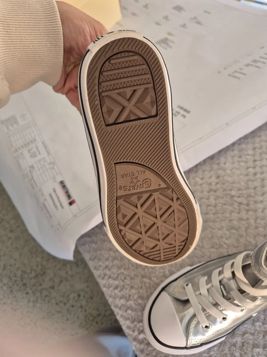 Converse - High Top - Never worn Kids Size 31 - Image 3