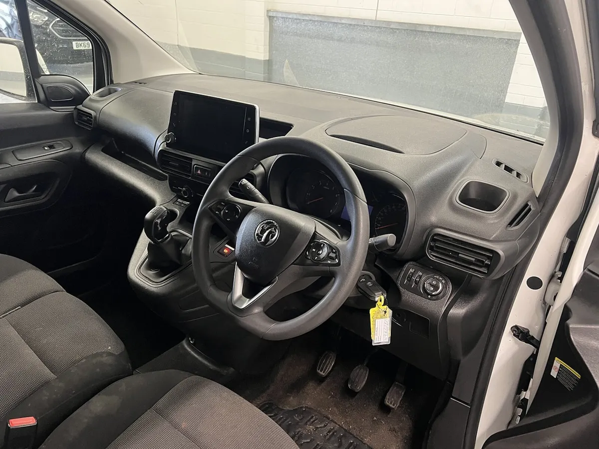 2021 Vauxhall Combo Small Panel Van - Image 4