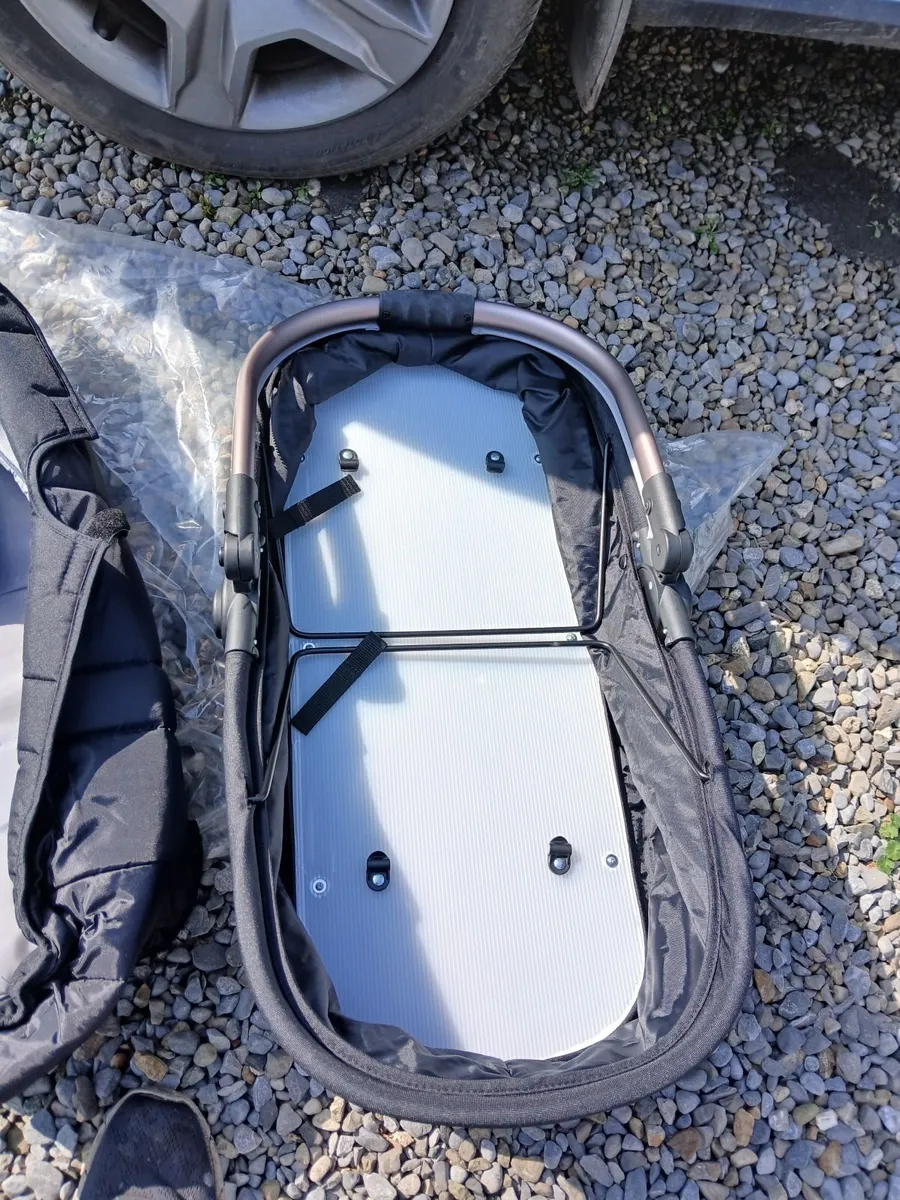 baby buggy and accessories - Image 3