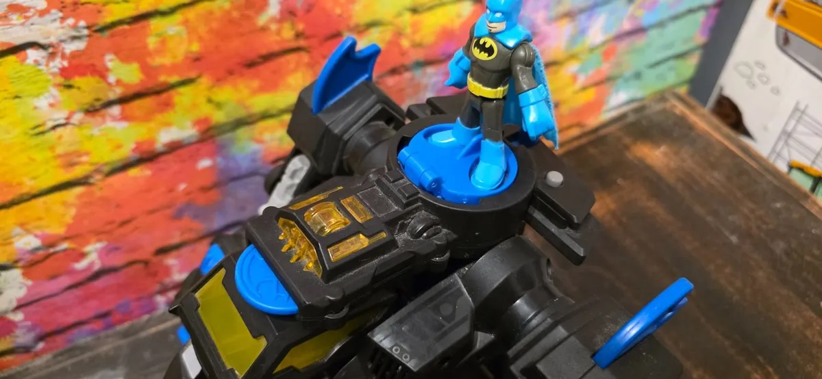 Imaginext DC Super Friends Transforming BatBot - Image 3