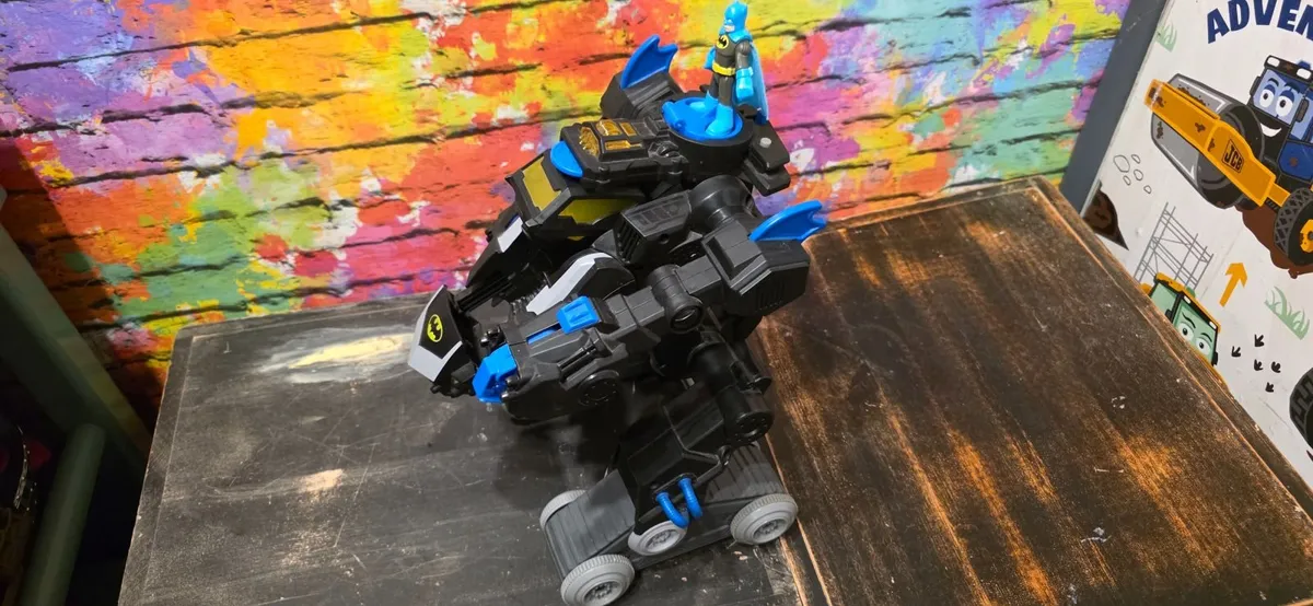 Imaginext DC Super Friends Transforming BatBot - Image 4