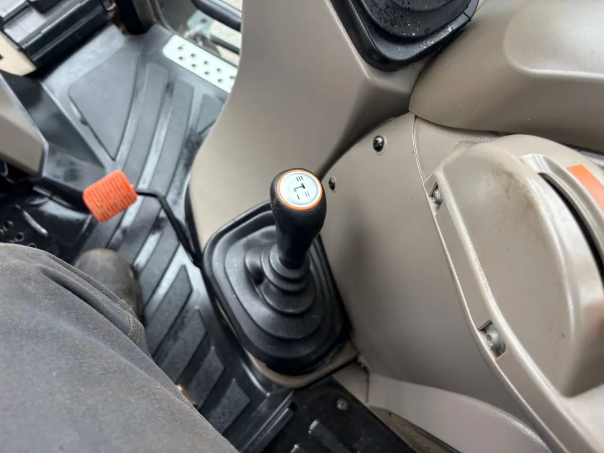 2016 Case Farmall 115C - Image 2