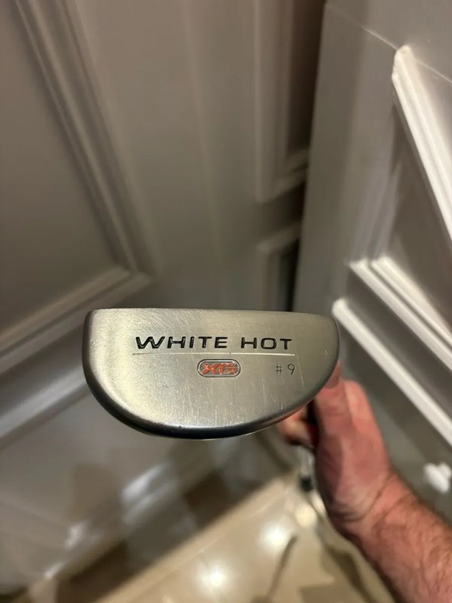 Odyssey White Hot 9 Putter - Image 3