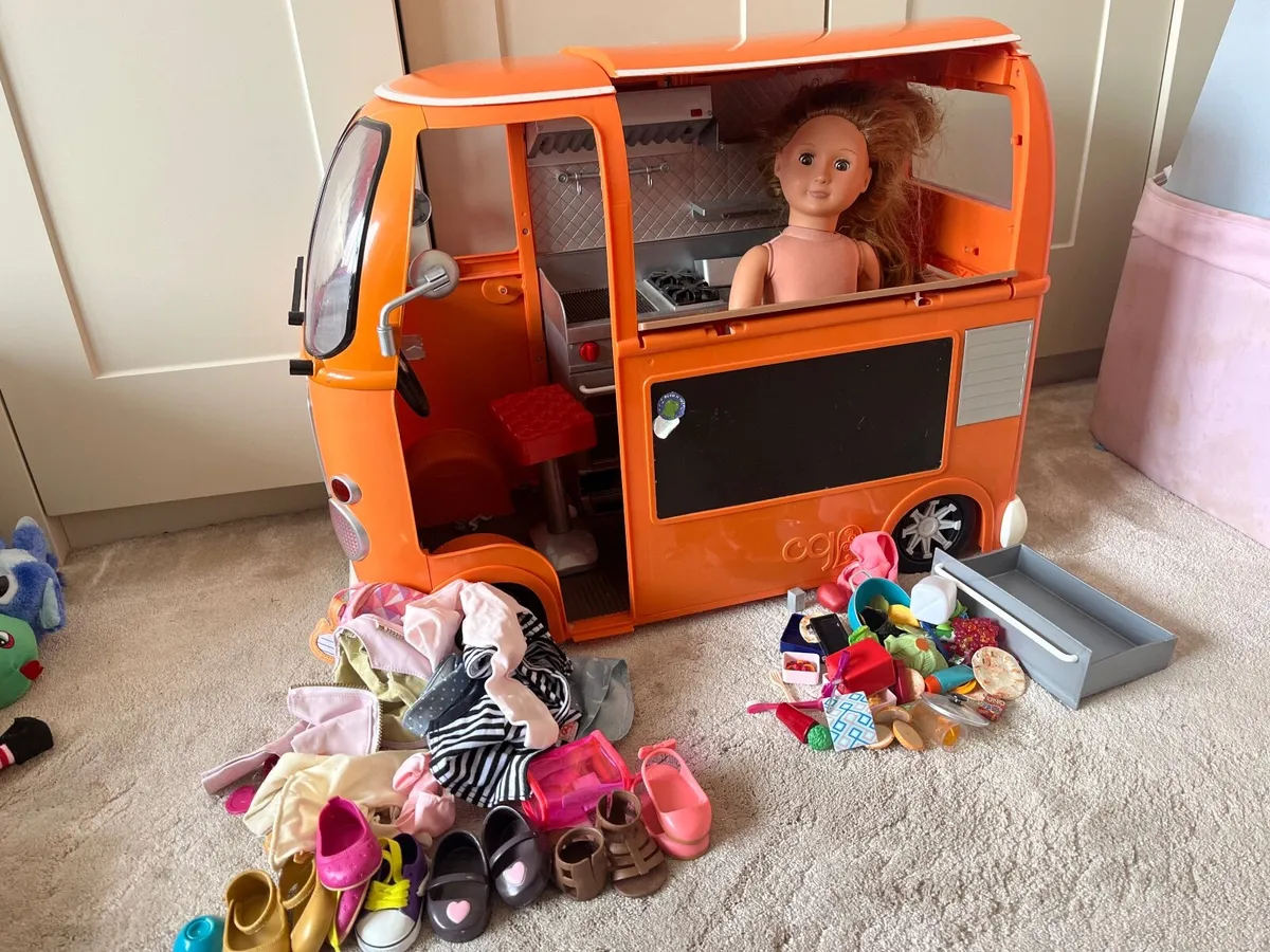 Generation Doll food truck, doll and lots of acces