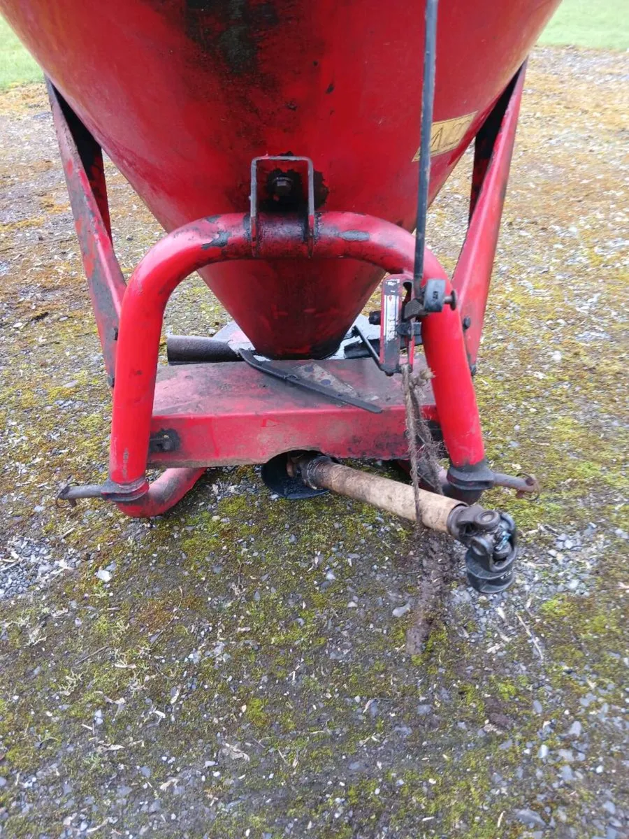 Fleming Fertiliser Spreader - Image 3