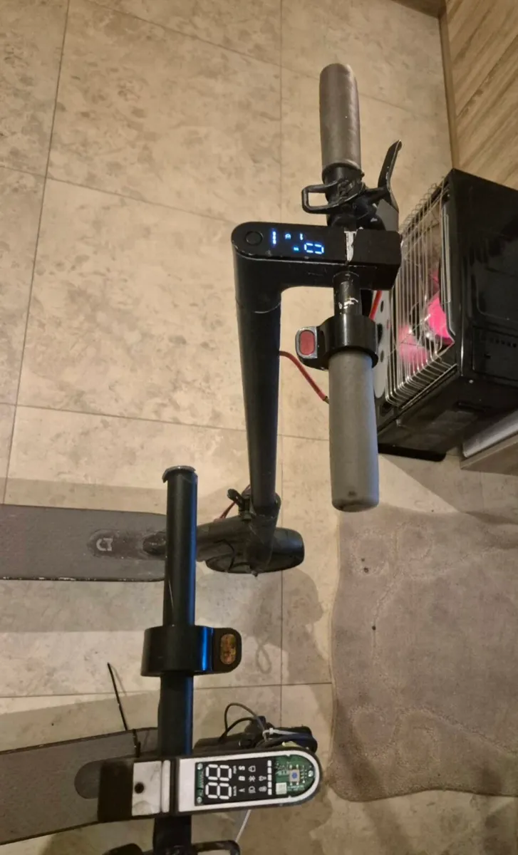 JOB LOT OF 2 ELECTRICAL SCOOTERS PARTS ARE REPAIR - Image 1