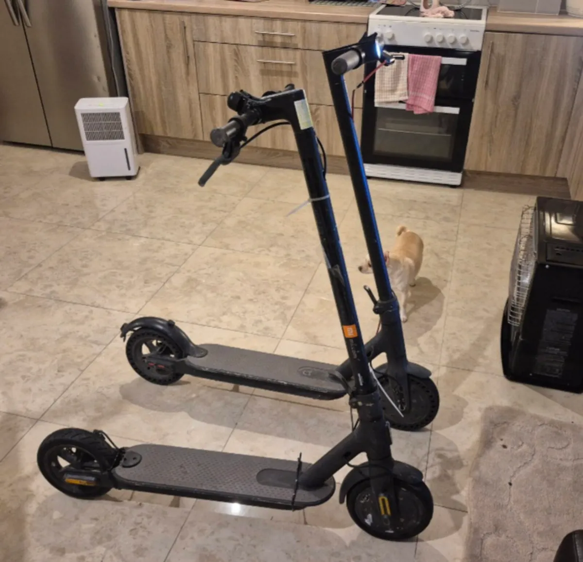 JOB LOT OF 2 ELECTRICAL SCOOTERS PARTS ARE REPAIR - Image 4