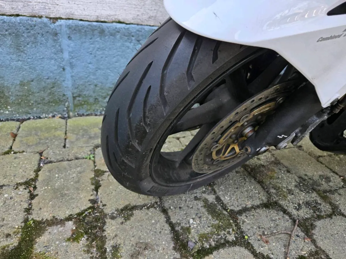 VFR 800 Vtec - Image 4