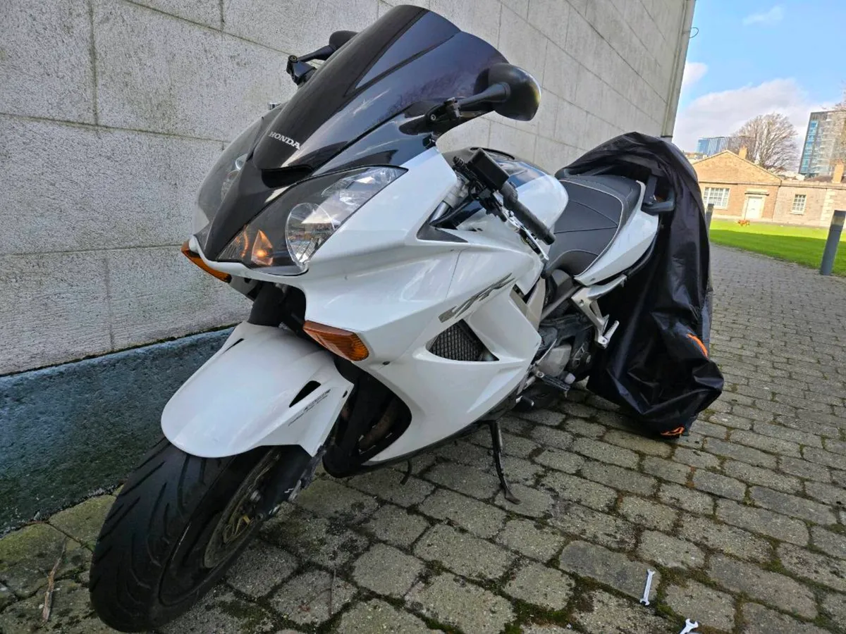 VFR 800 Vtec - Image 2