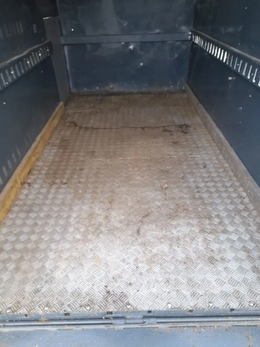 Cattle Box - Image 4