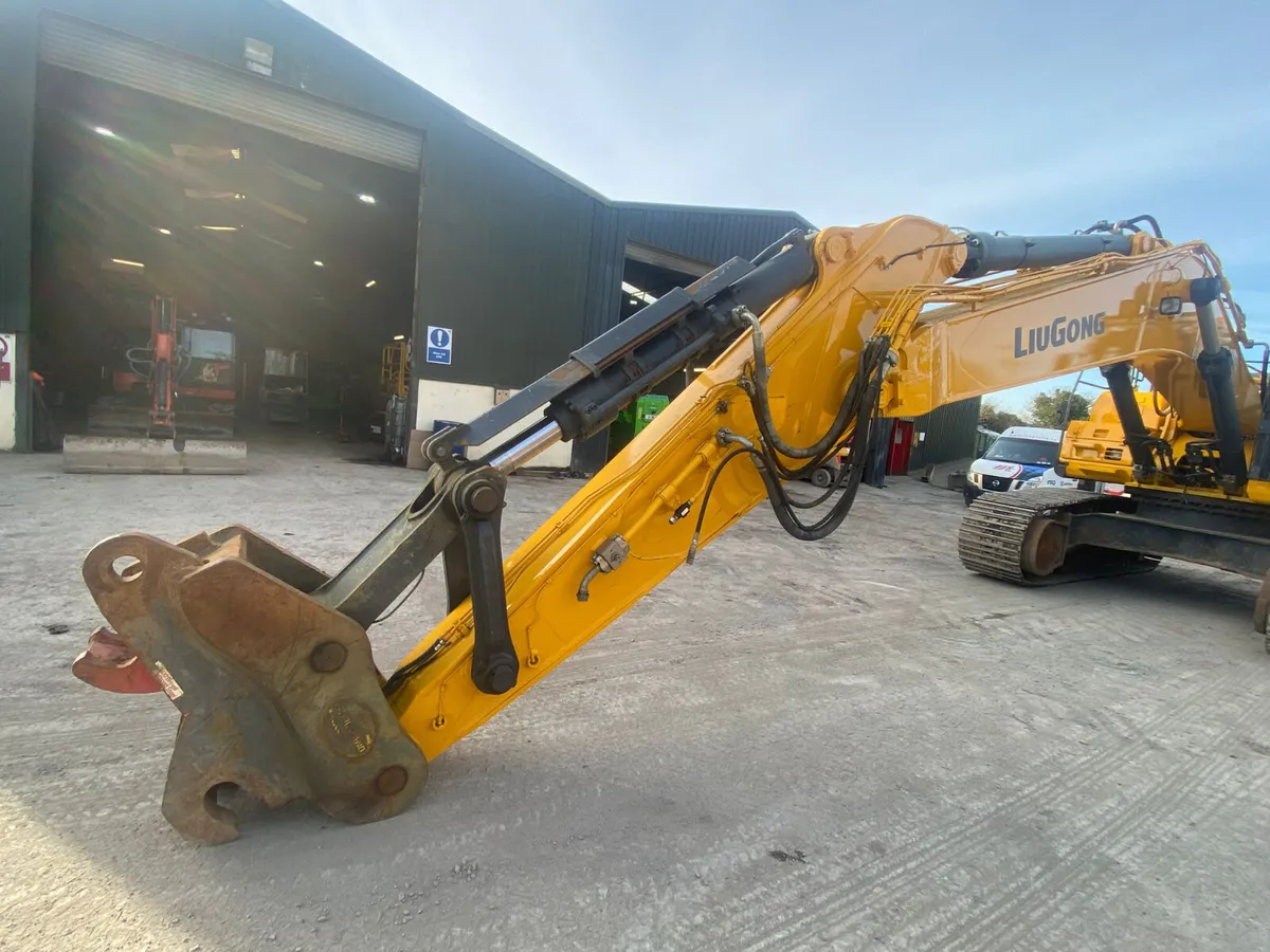 2019 LiuGong 930e Excavator - Image 2