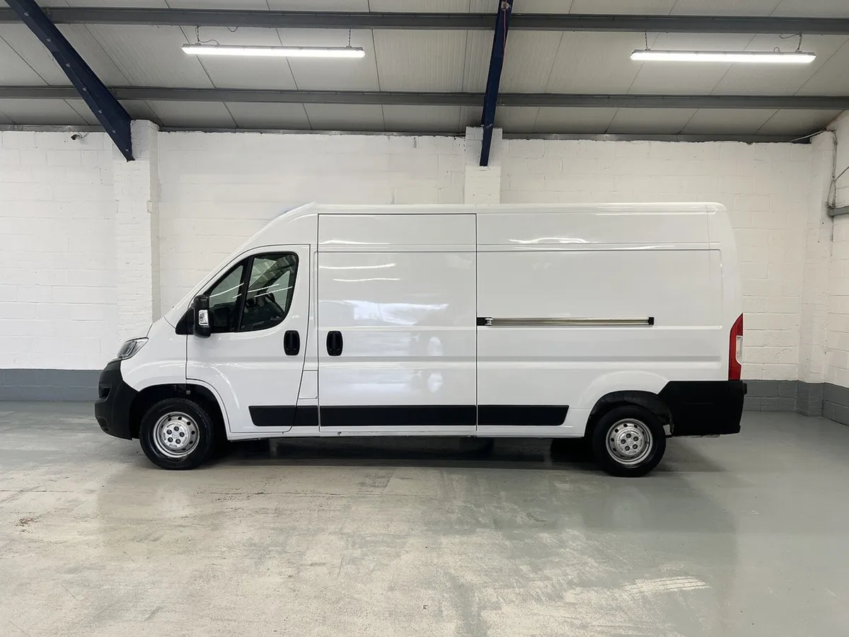 2023 Citroen Relay High Roof Panel Van - Image 3