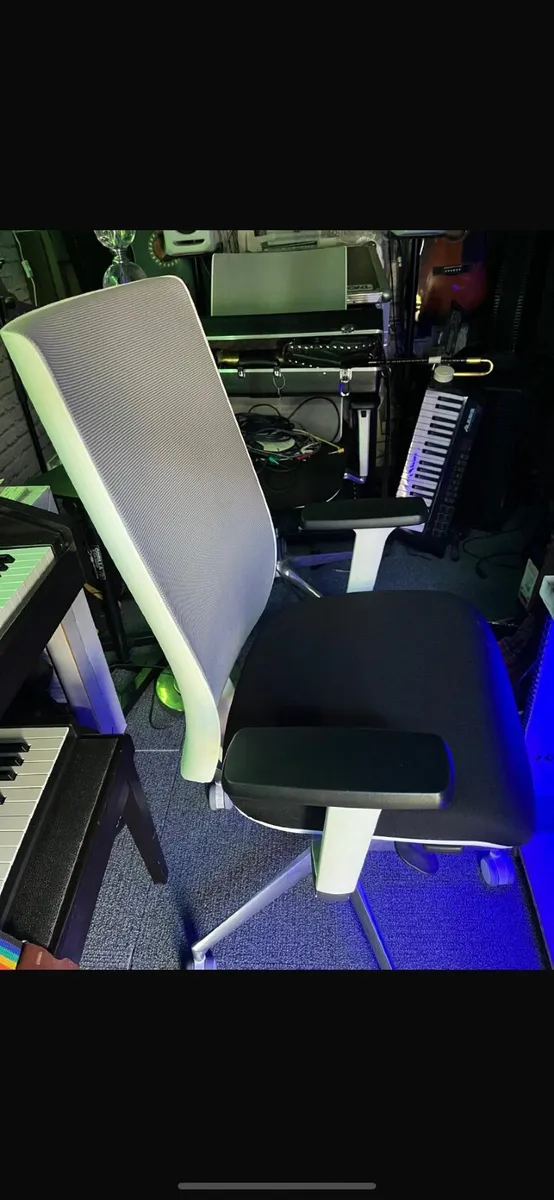 Office Chair - Image 1