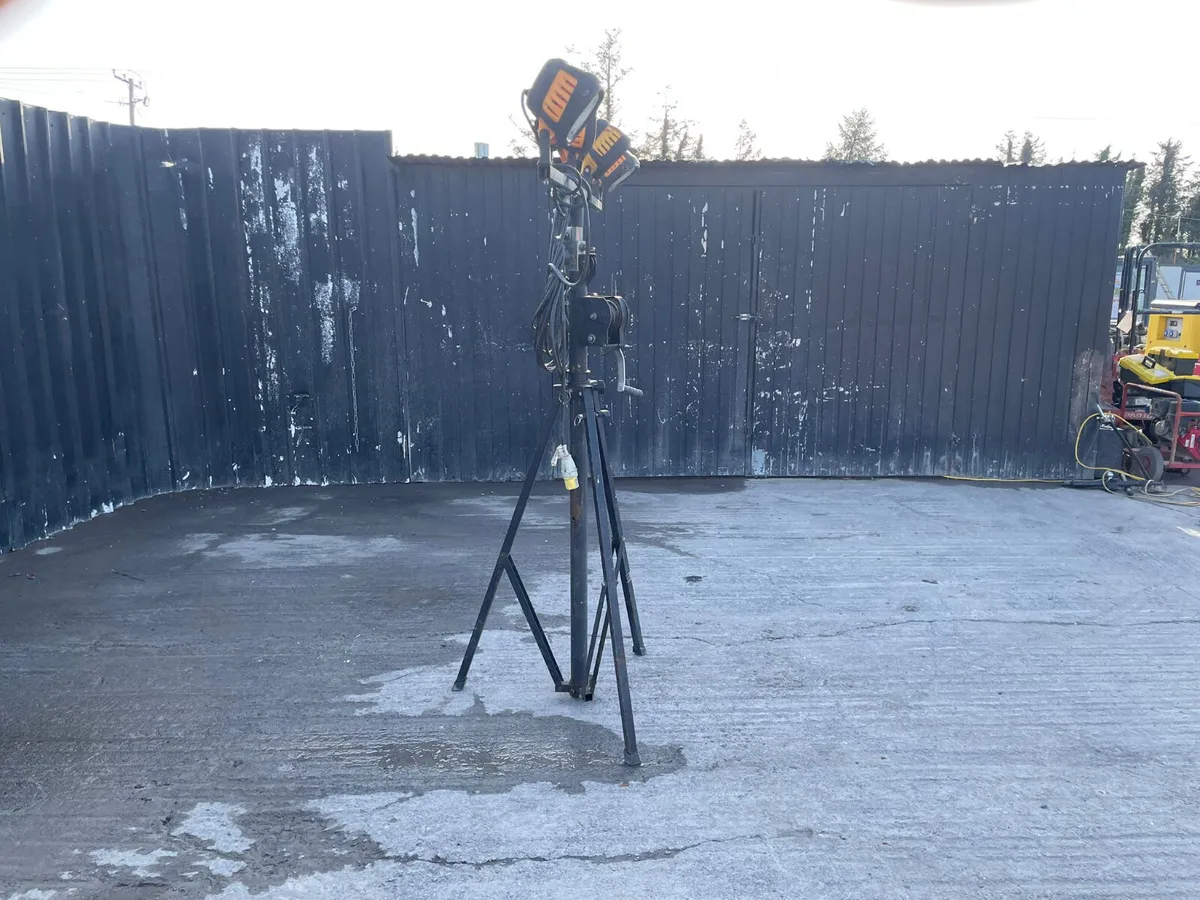 Defender 4 Head Tripod Light – 110V Site Lighting - Image 3