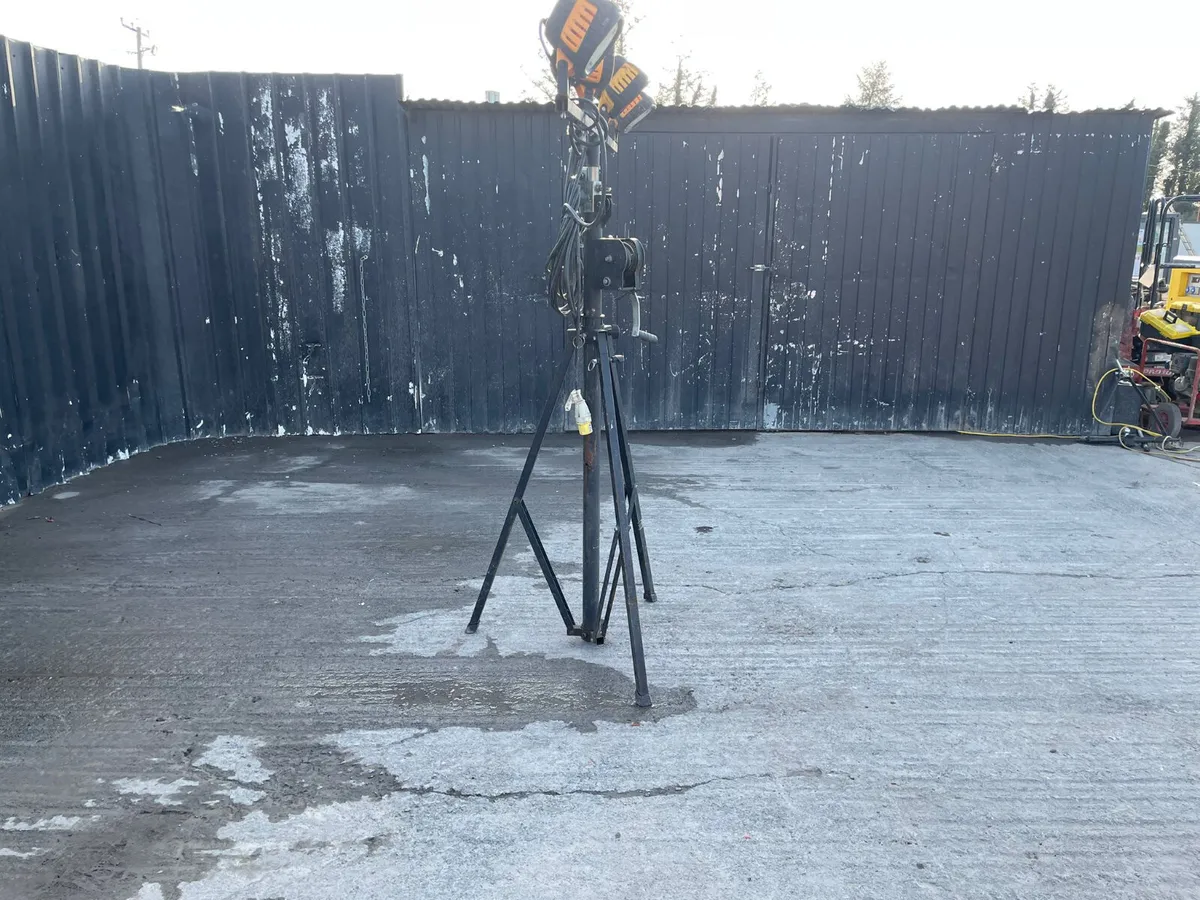 Defender 4 Head Tripod Light – 110V Site Lighting - Image 4