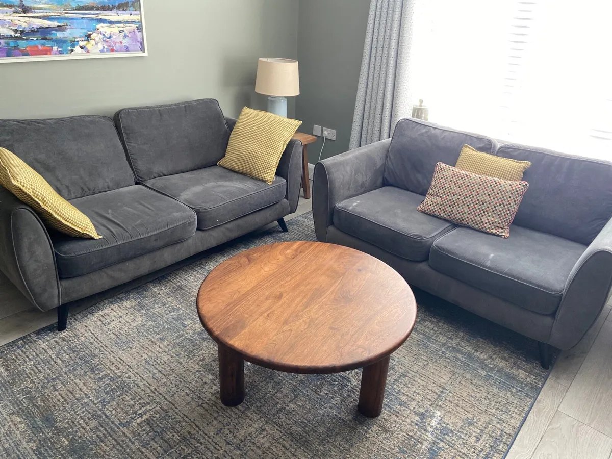 3 seat & 2 seat couch set - Image 1