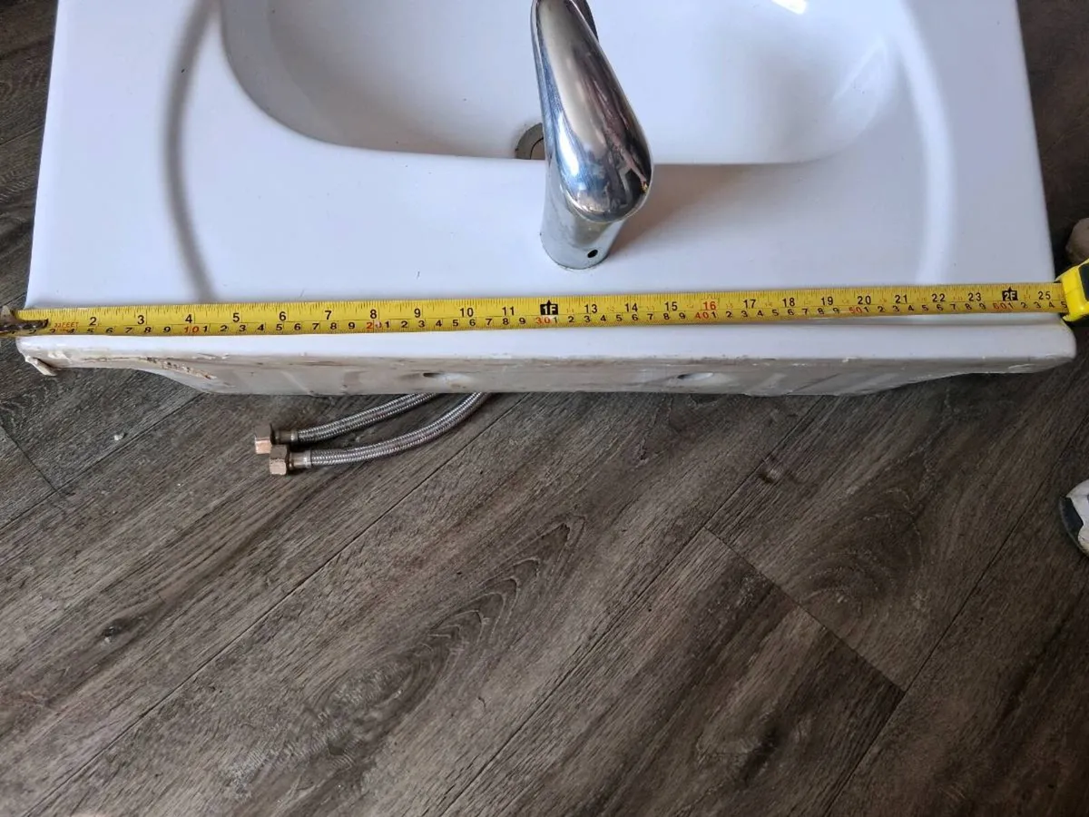 Bathroom sink - Image 3