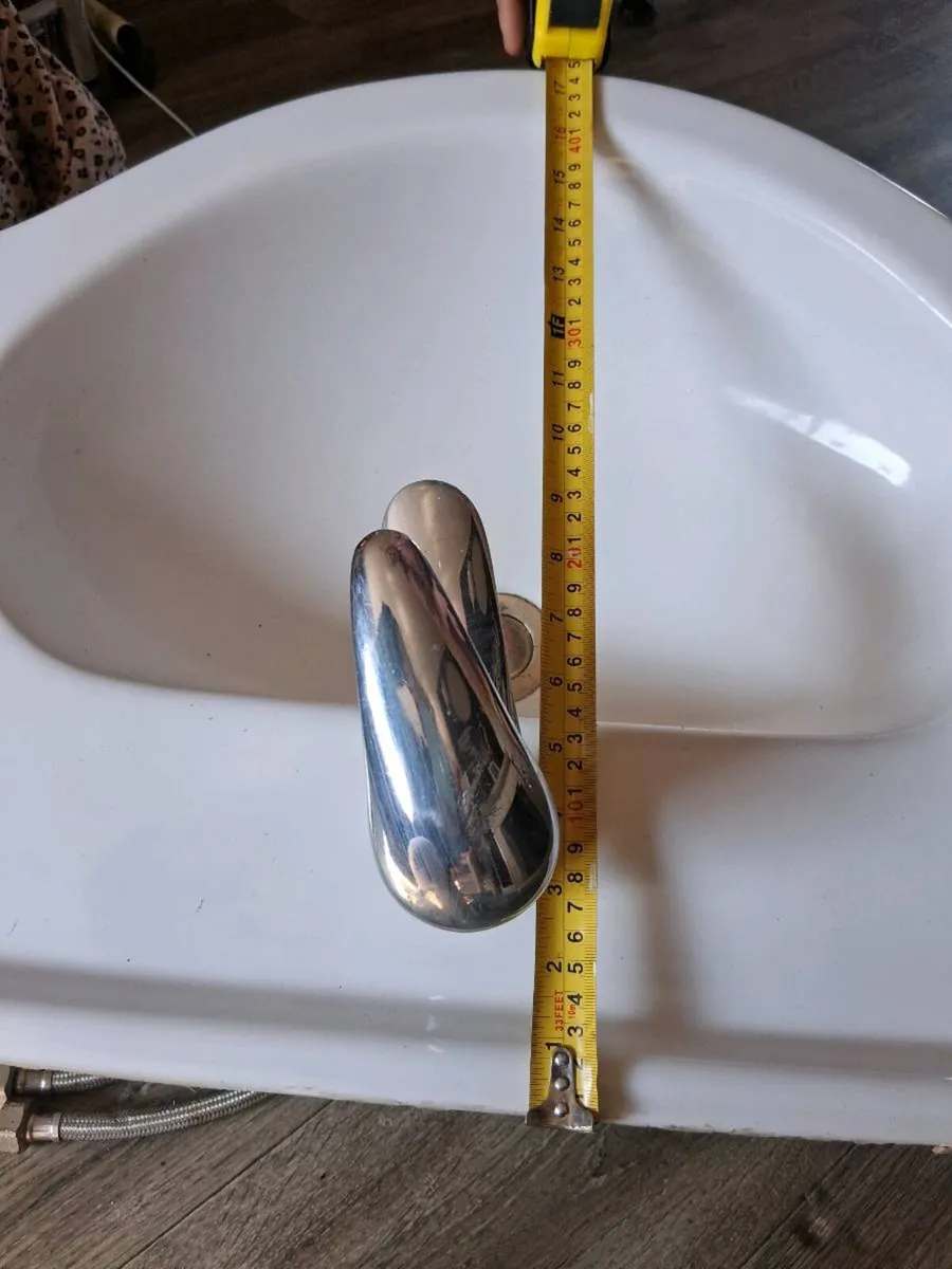 Bathroom sink - Image 2