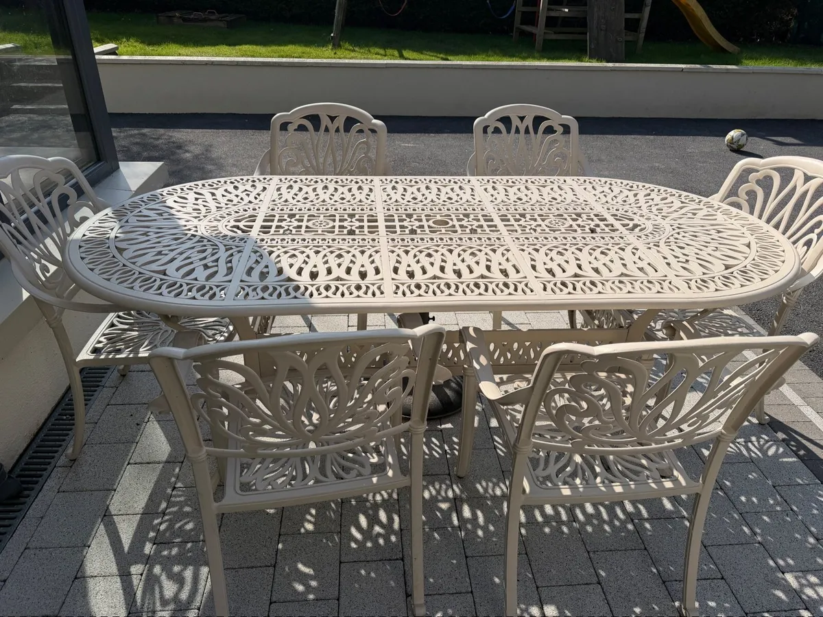 Garden furniture - Image 1