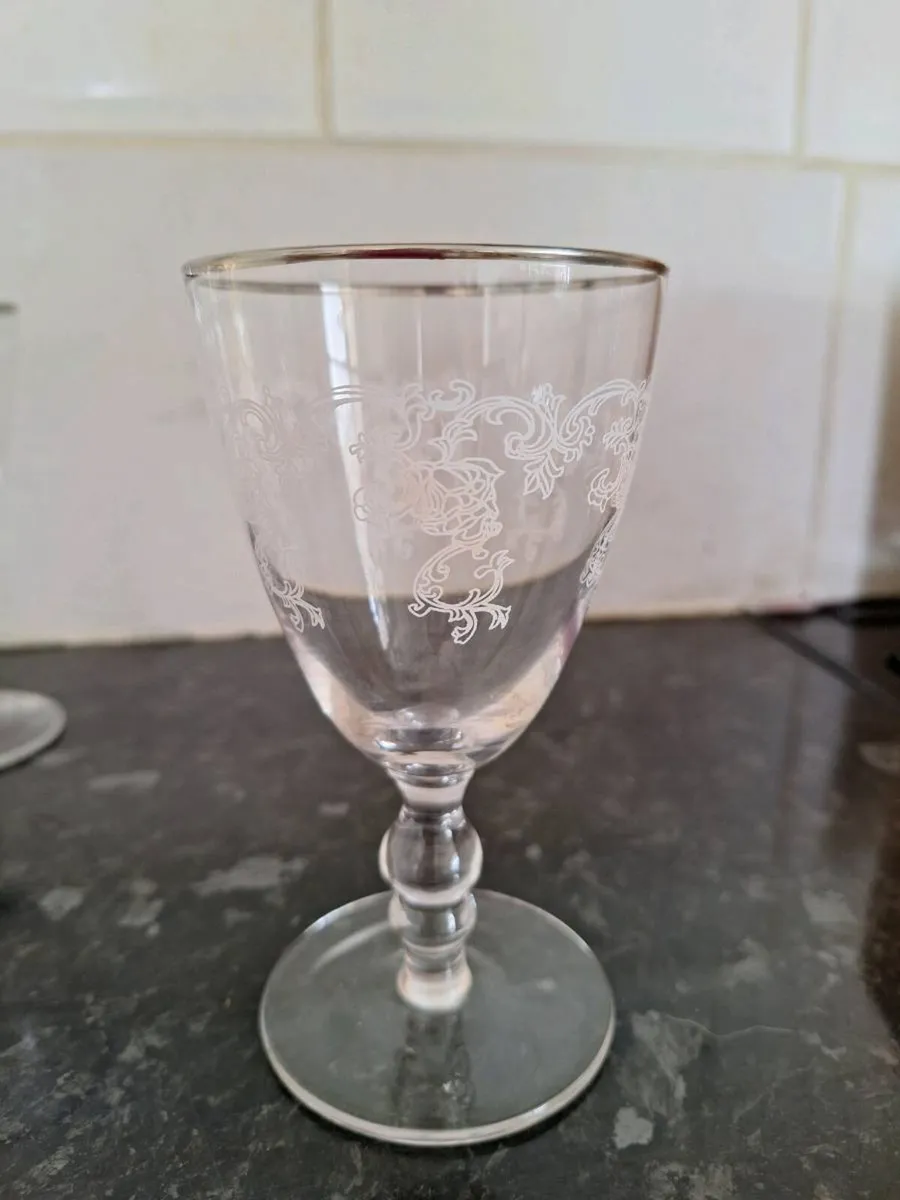 Set of six vintage wine glasses - Image 2