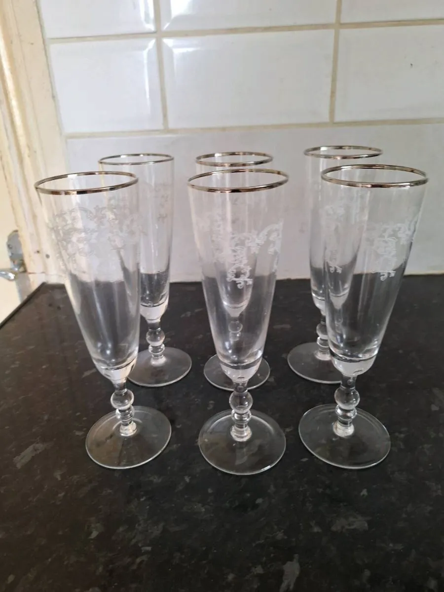 Set of six vintage champagne glasses - Image 1