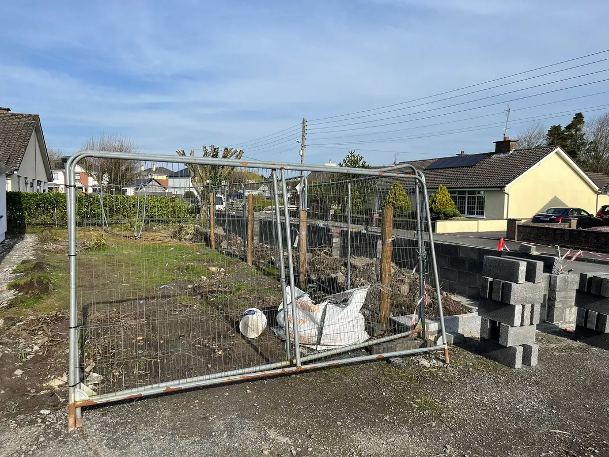 Temporary site fencing - Image 1