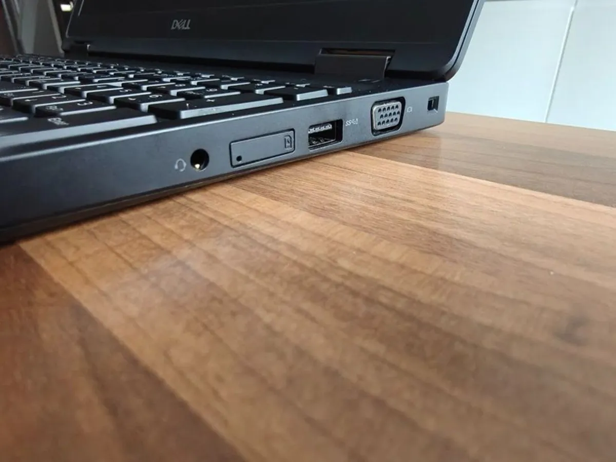 Dell Latitude 5590 Laptop | i5 | 8GB | 256GB | 15" - Image 4