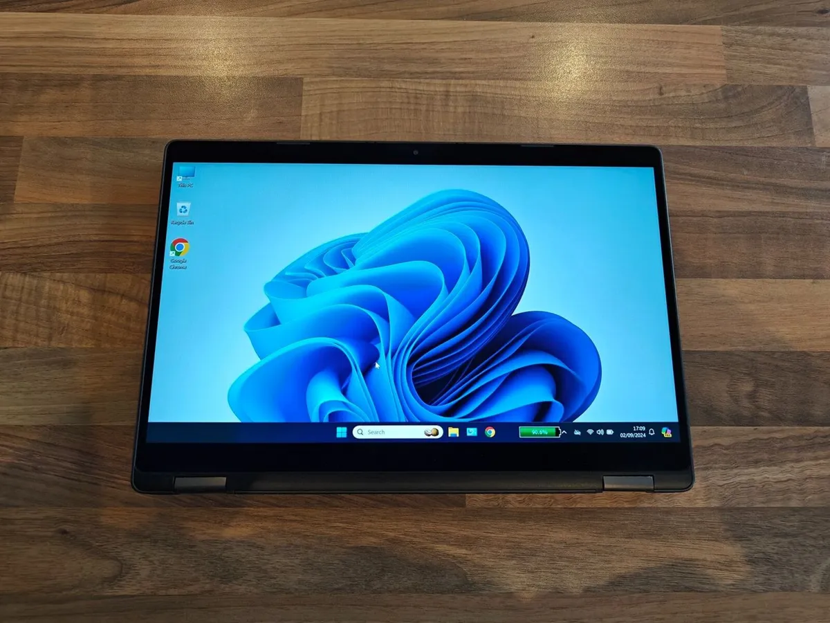 Dell Latitude 5300 2in1 | i5 | 16GB | Touch - Image 1