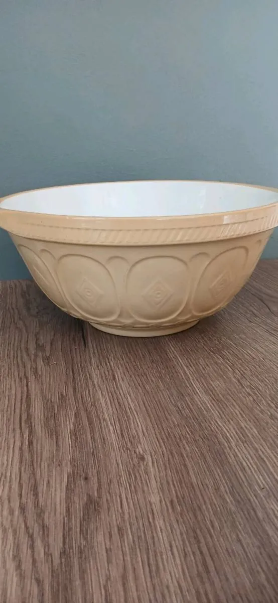 Vintage.T.G. Green The Grip stand Mixing Bowl - Image 1