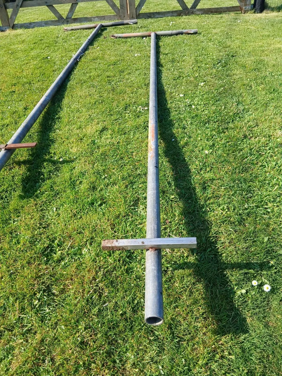 Clothesline poles - Image 1