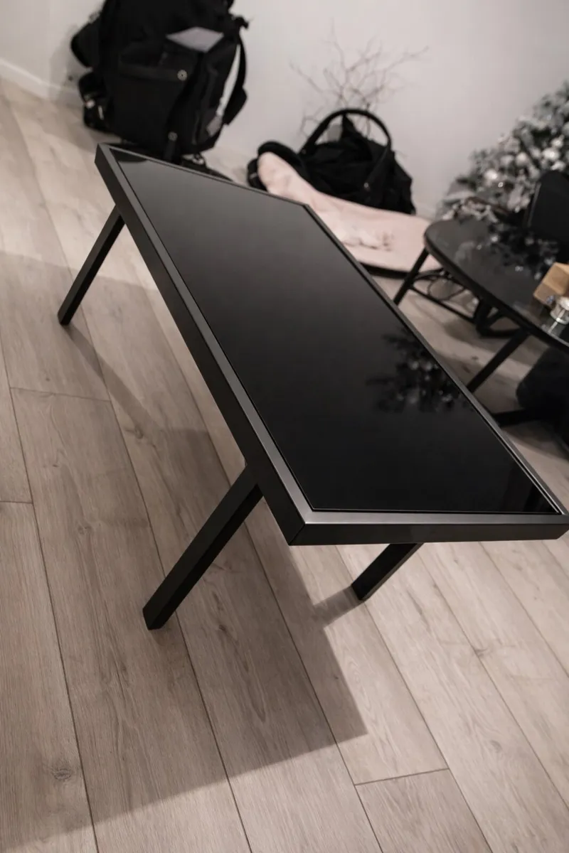 Black glass table - Image 1