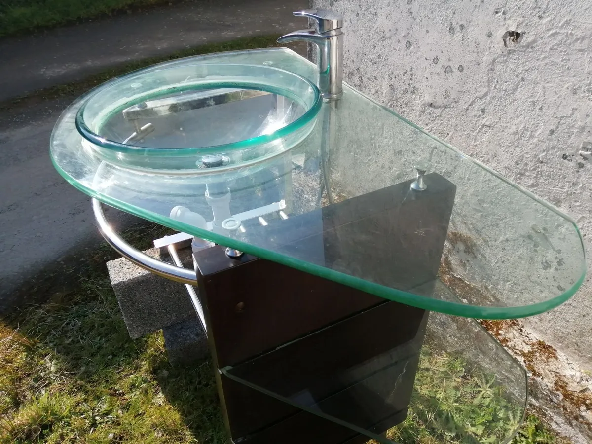 Bathroom sink - Image 2